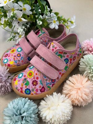 Was passiert mit dem Körper, wenn dein Kind zu enge Schuhe trägt? Und warum Barfußschuhe die bessere Wahl sind - Zu enge Kinderschuhe: Risiken &amp; warum Barfußschuhe besser sind