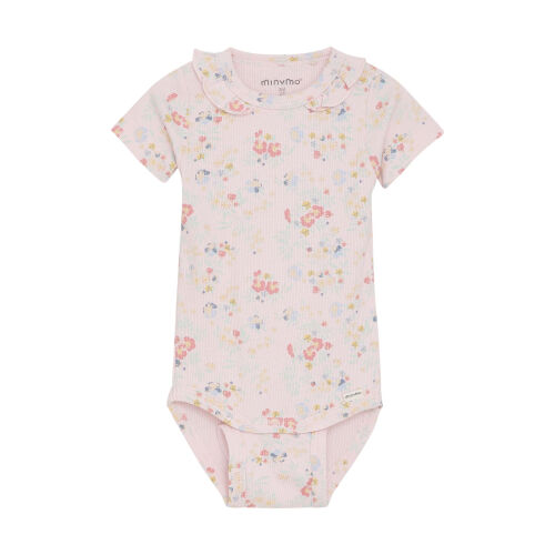 Minymo Kurzarm-Body aus Viskose 113902 gerippt Blumen rosa